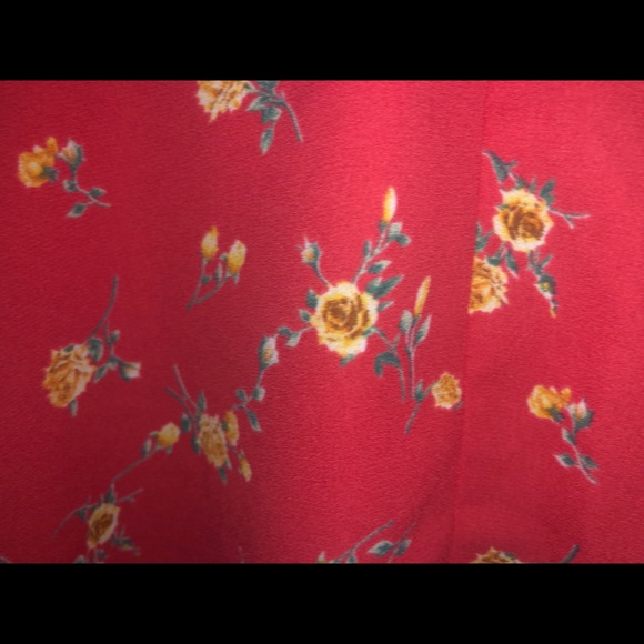 Cute with tiny flower detailing Red mini skirt - Picture 2 of 6